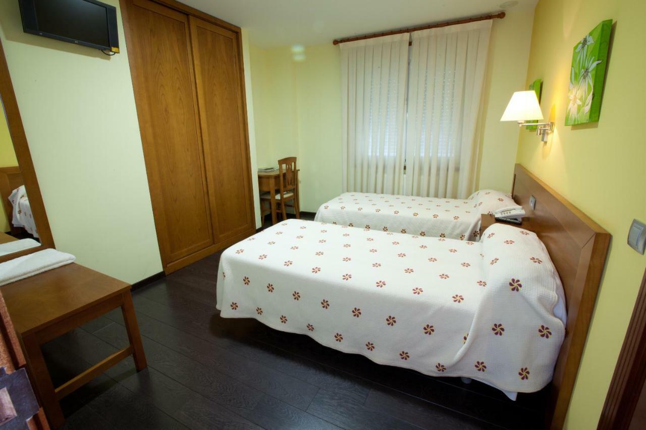 Hotel Terranova Oza de los Ríos エクステリア 写真