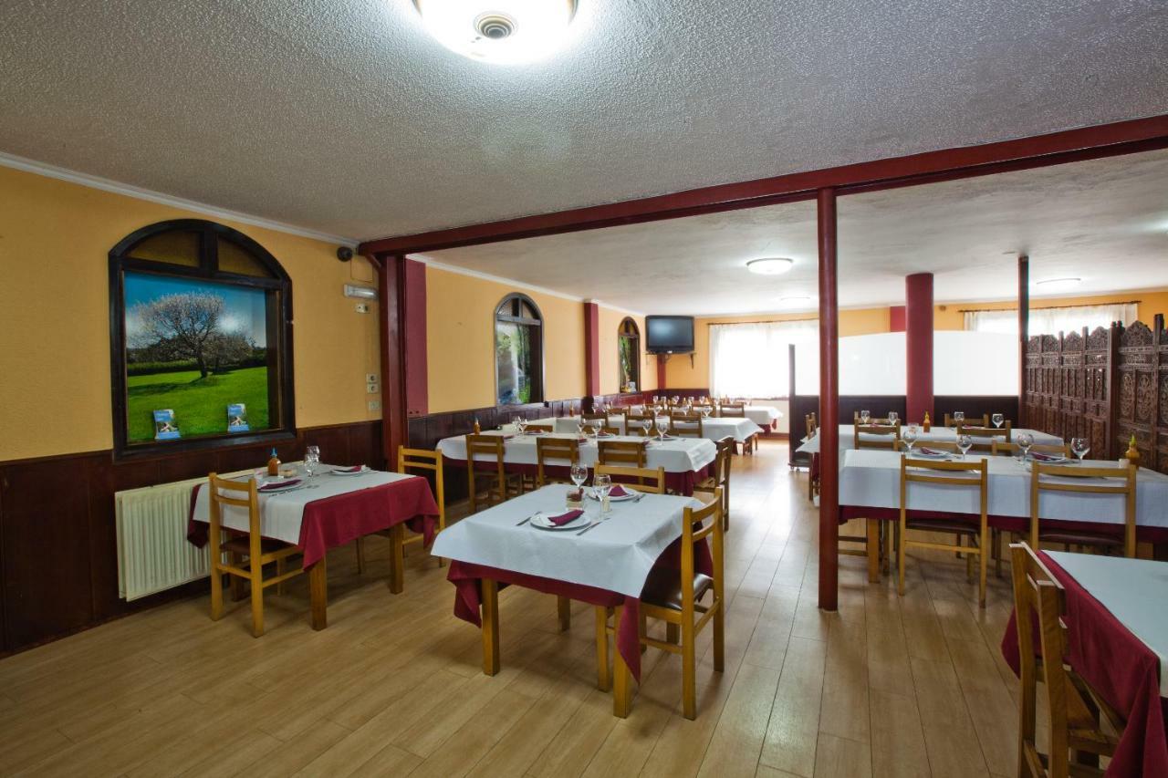 Hotel Terranova Oza de los Ríos エクステリア 写真