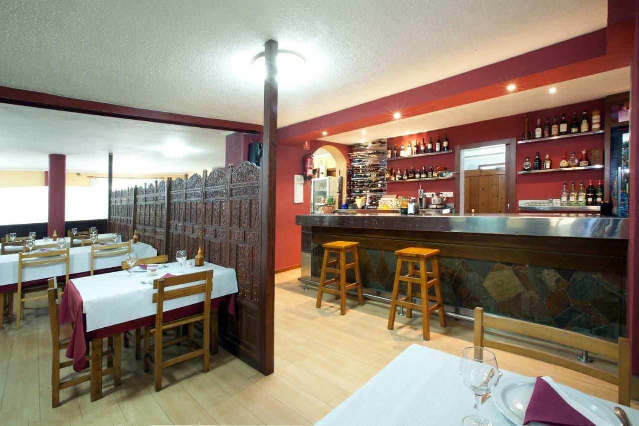 Hotel Terranova Oza de los Ríos エクステリア 写真